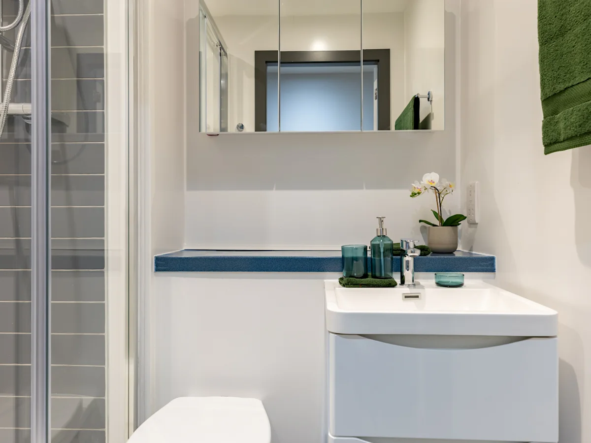  Classic En Suite  -  Biscuit Factory  - Gallery -  2