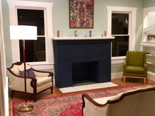 Walk to Parks, Pubs, & Great Eats!