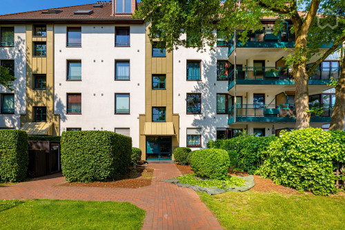 Maisonette in the middle of Cologne - Refrath, with a view of the Cologne DOM and KVB line 1 to the trade fair (15 min) and Neumarkt