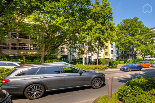 Maisonette in the middle of Cologne - Refrath, with a view of the Cologne DOM and KVB line 1 to the trade fair (15 min) and Neumarkt