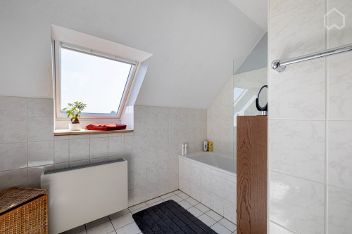 Maisonette in the middle of Cologne - Refrath, with a view of the Cologne DOM and KVB line 1 to the trade fair (15 min) and Neumarkt - Gallery - 7