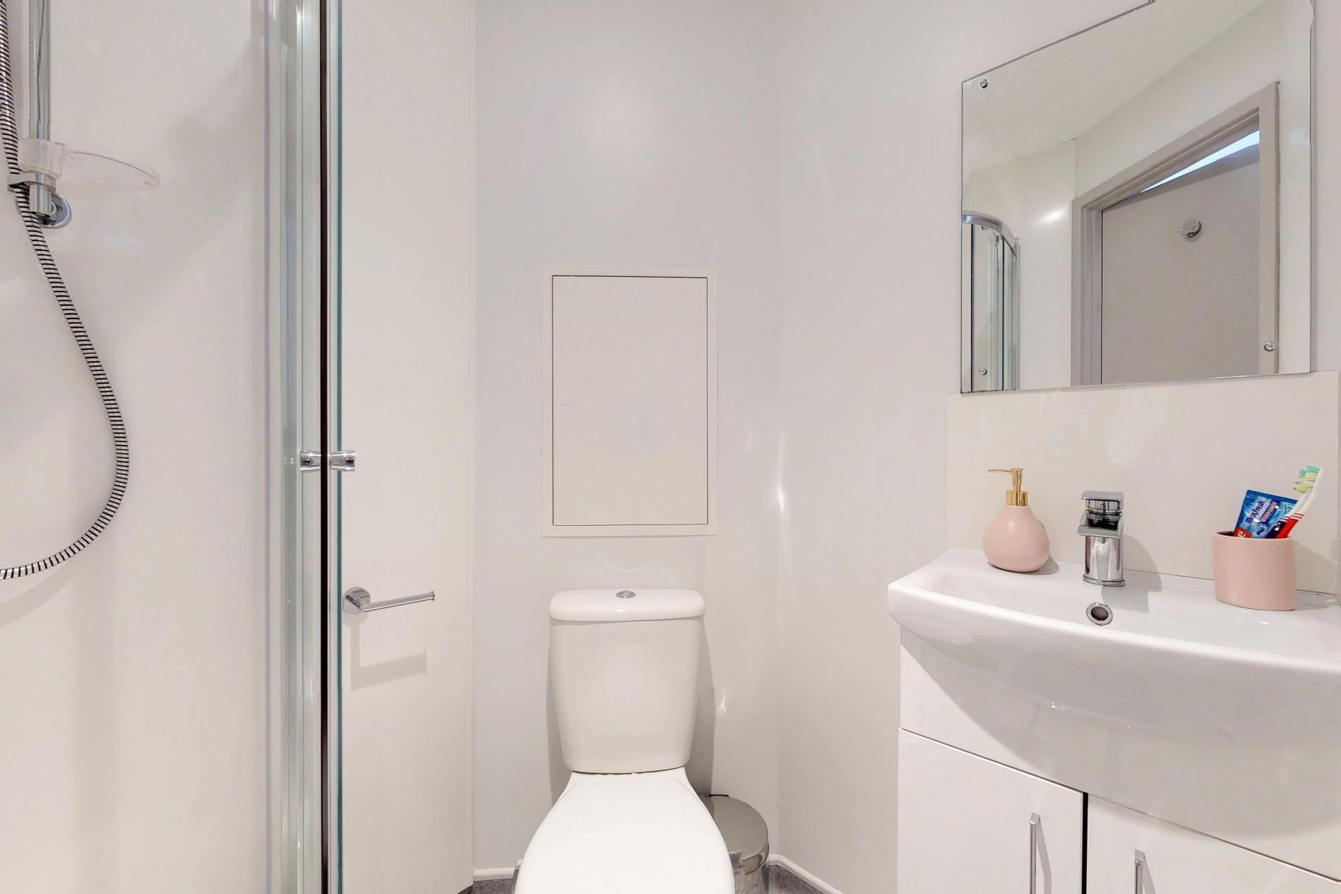 Classic En-Suite - 4