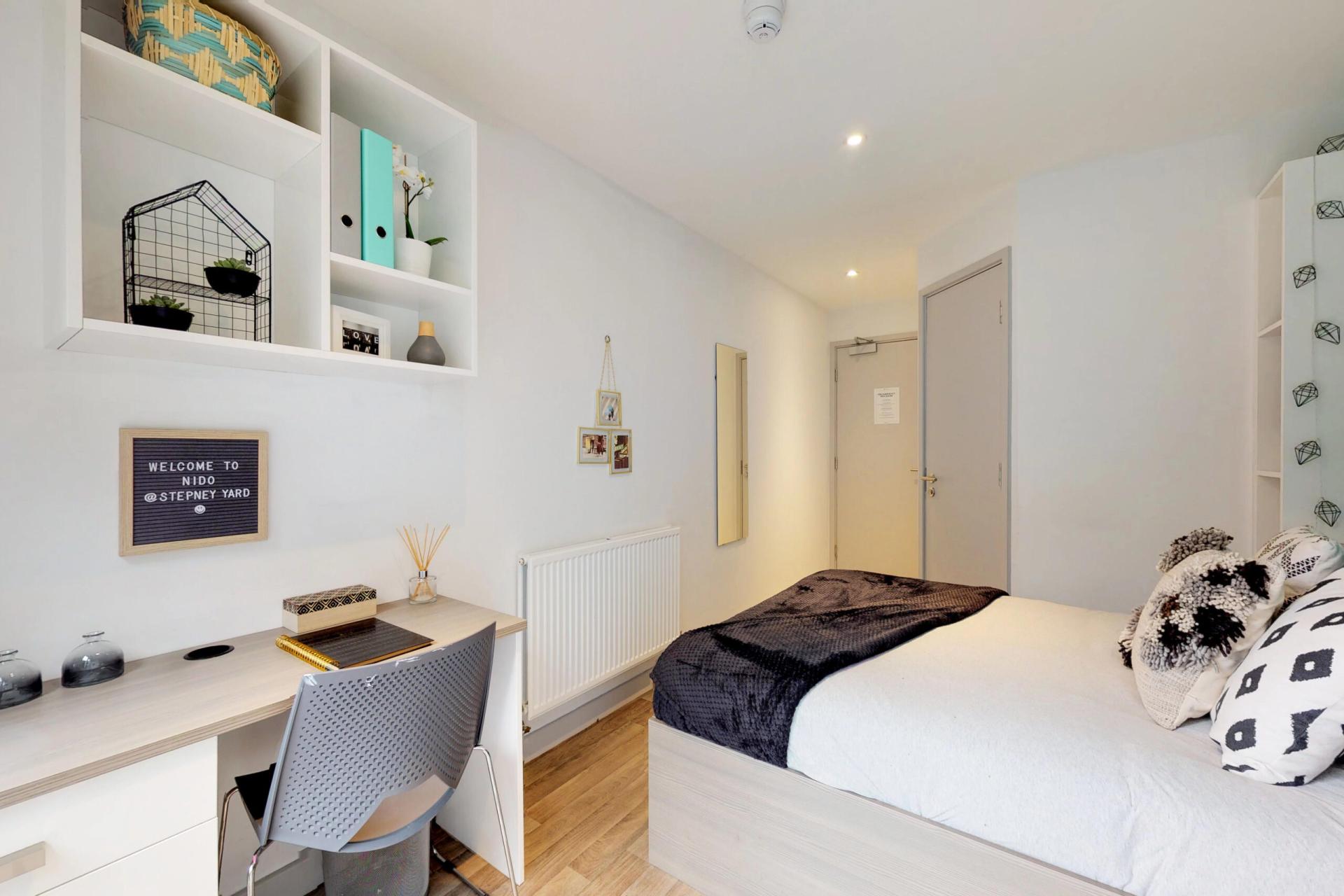 Deluxe En-Suite Studio - 1
