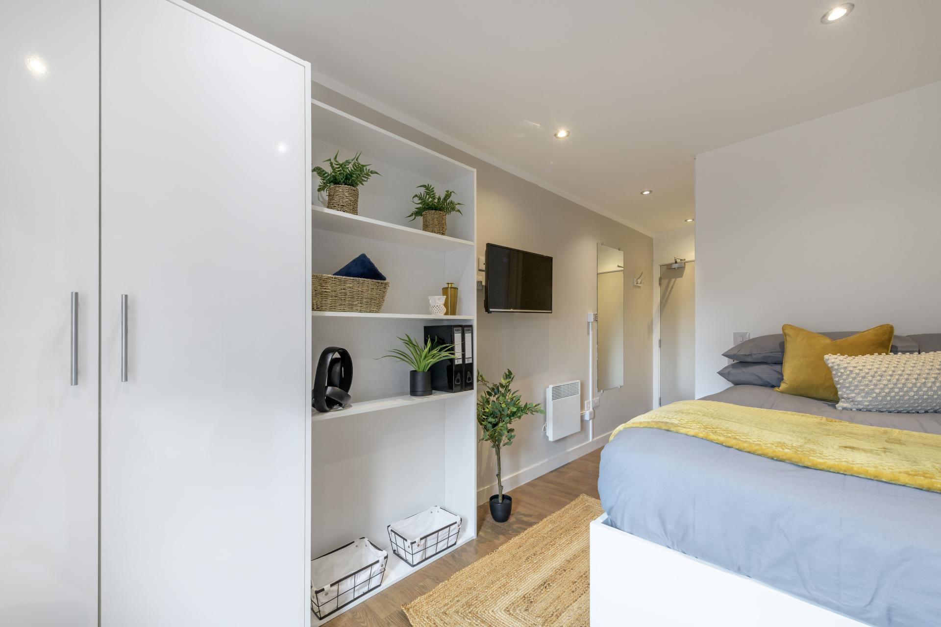 Prm En 7 Bed Apt - 3