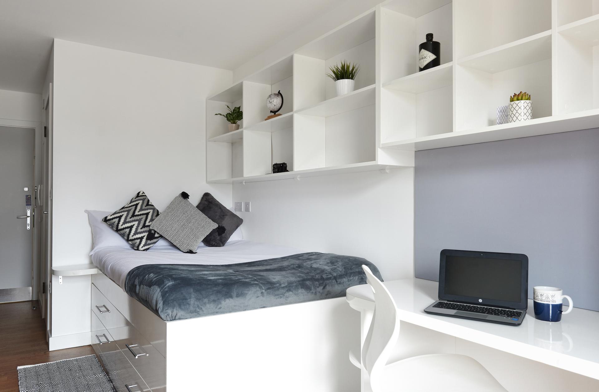 Prm En 13 Bed Apt - 2