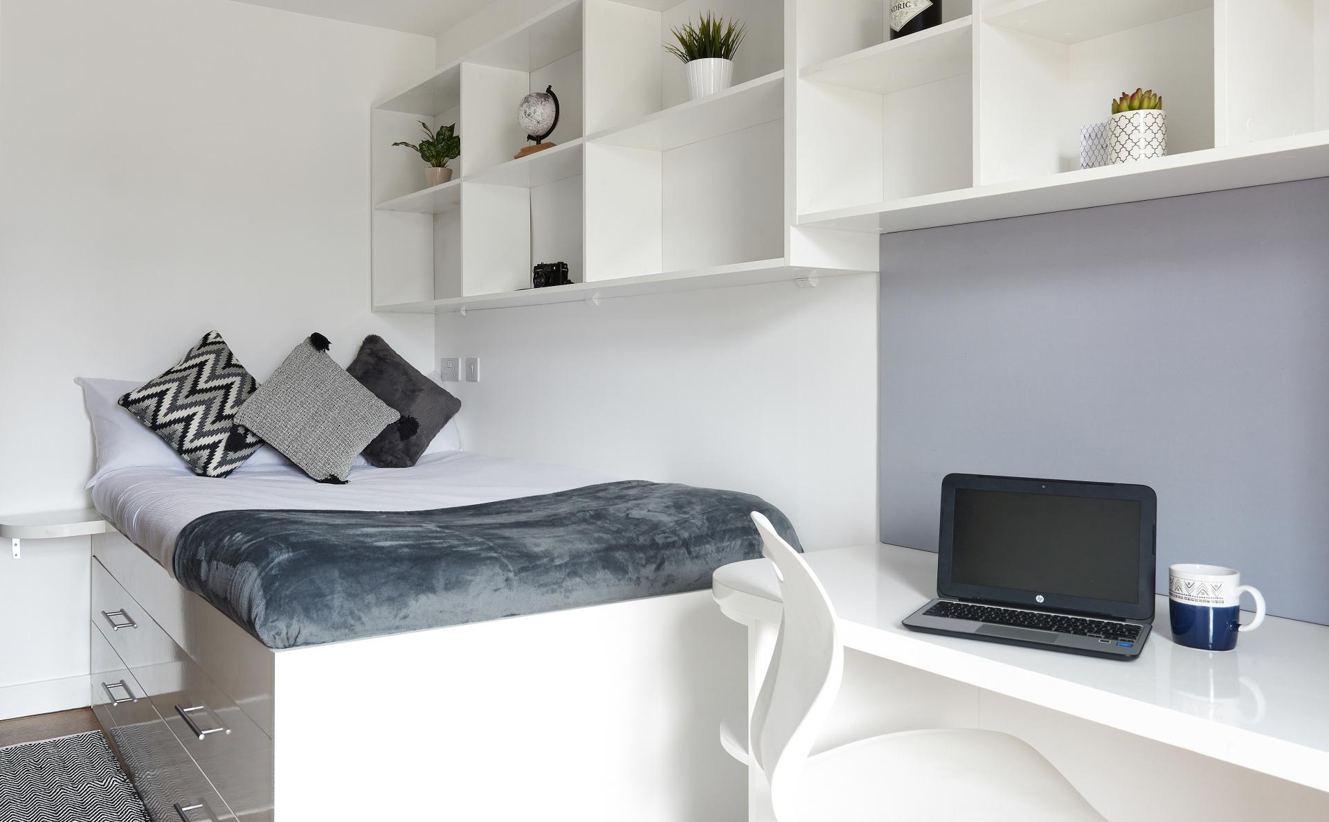 Prm En 13 Bed Apt - 1