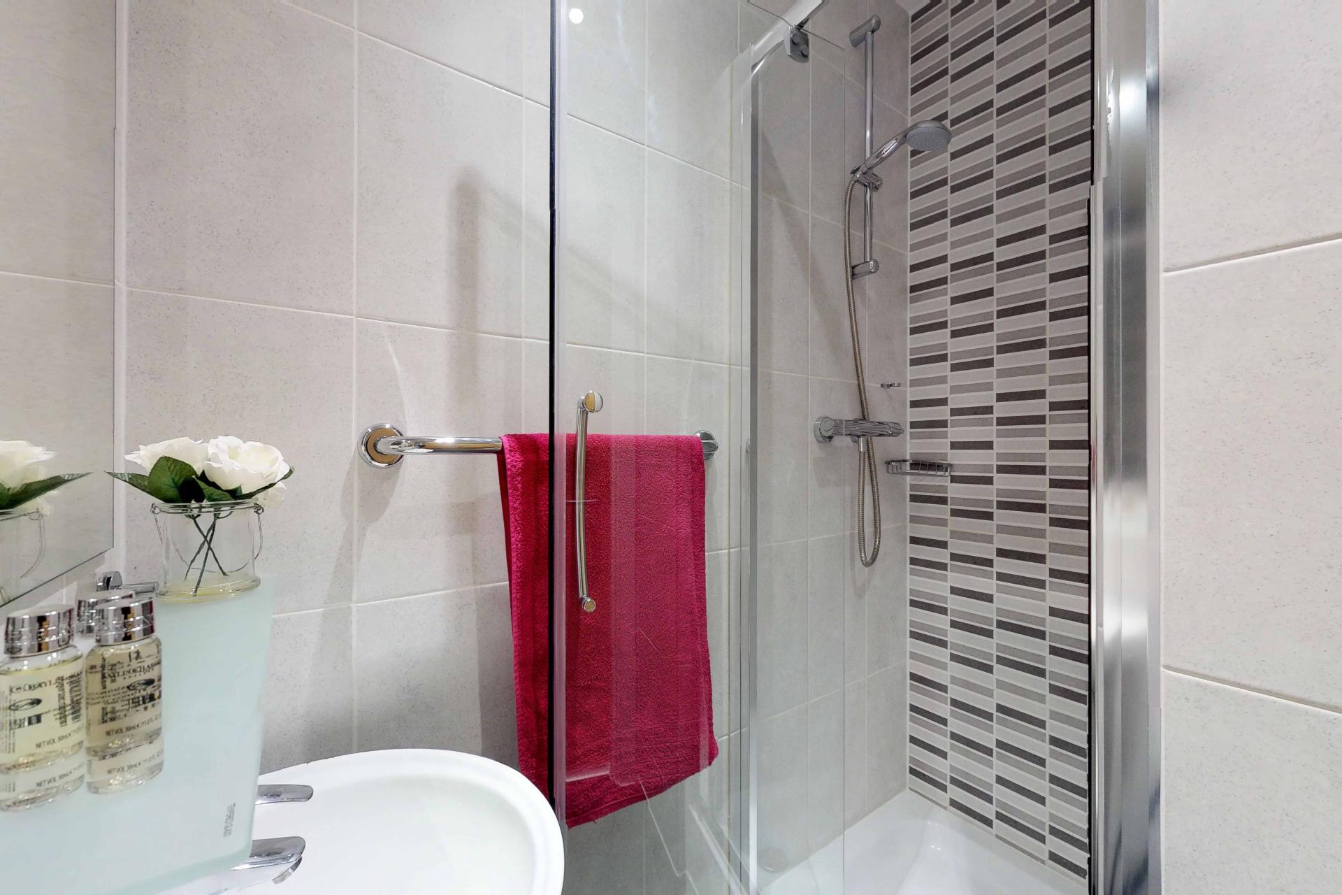 Classic En-Suite - 8