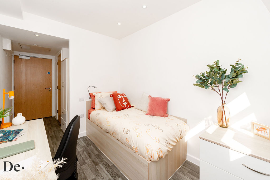  Classic En-Suite  -  Castle Hill  - Gallery -  3