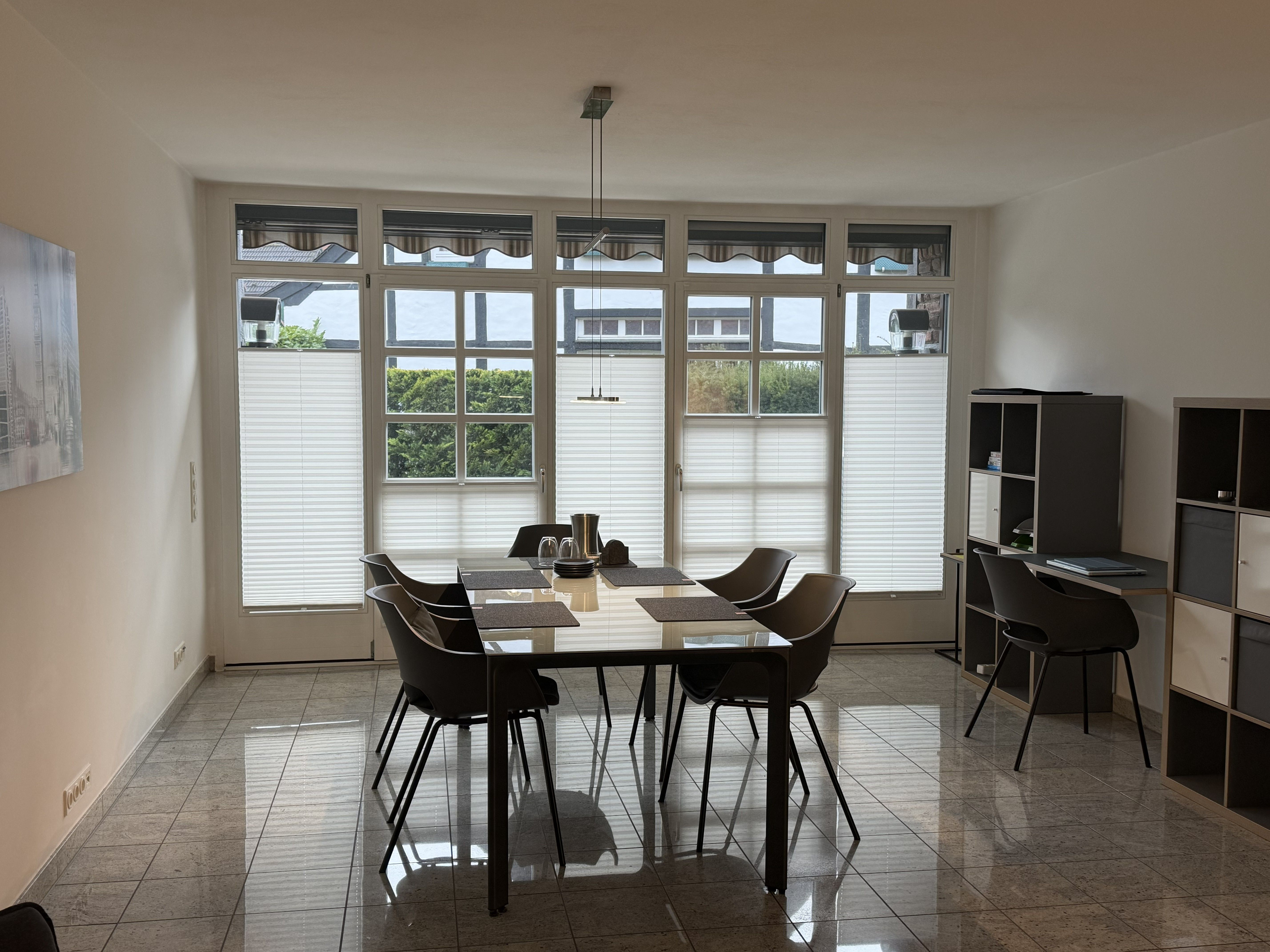 Bright, Modern Semi-Detached Home With Garden - 14