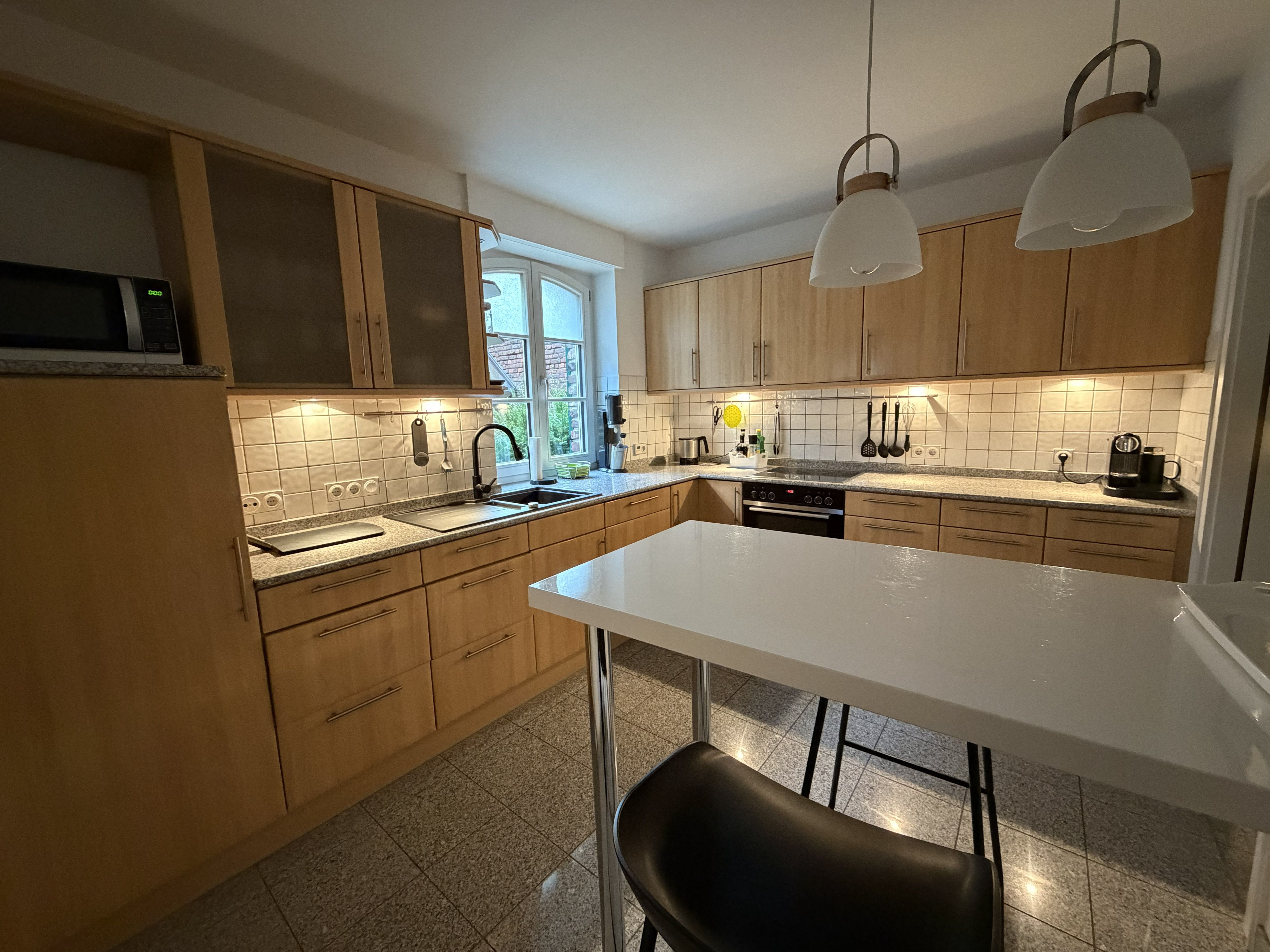 Bright, Modern Semi-Detached Home With Garden - 8