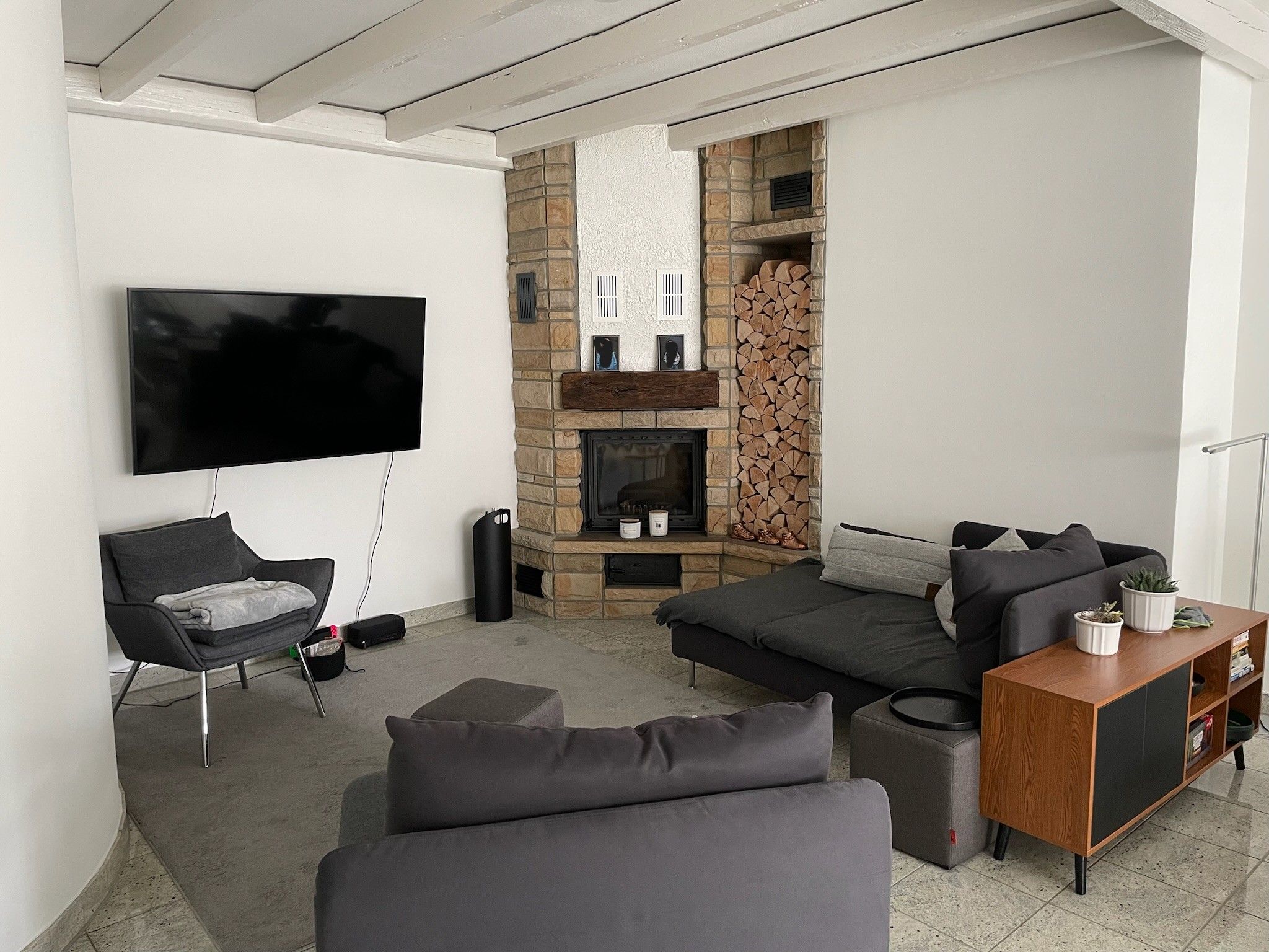 Bright, Modern Semi-Detached Home With Garden - 22
