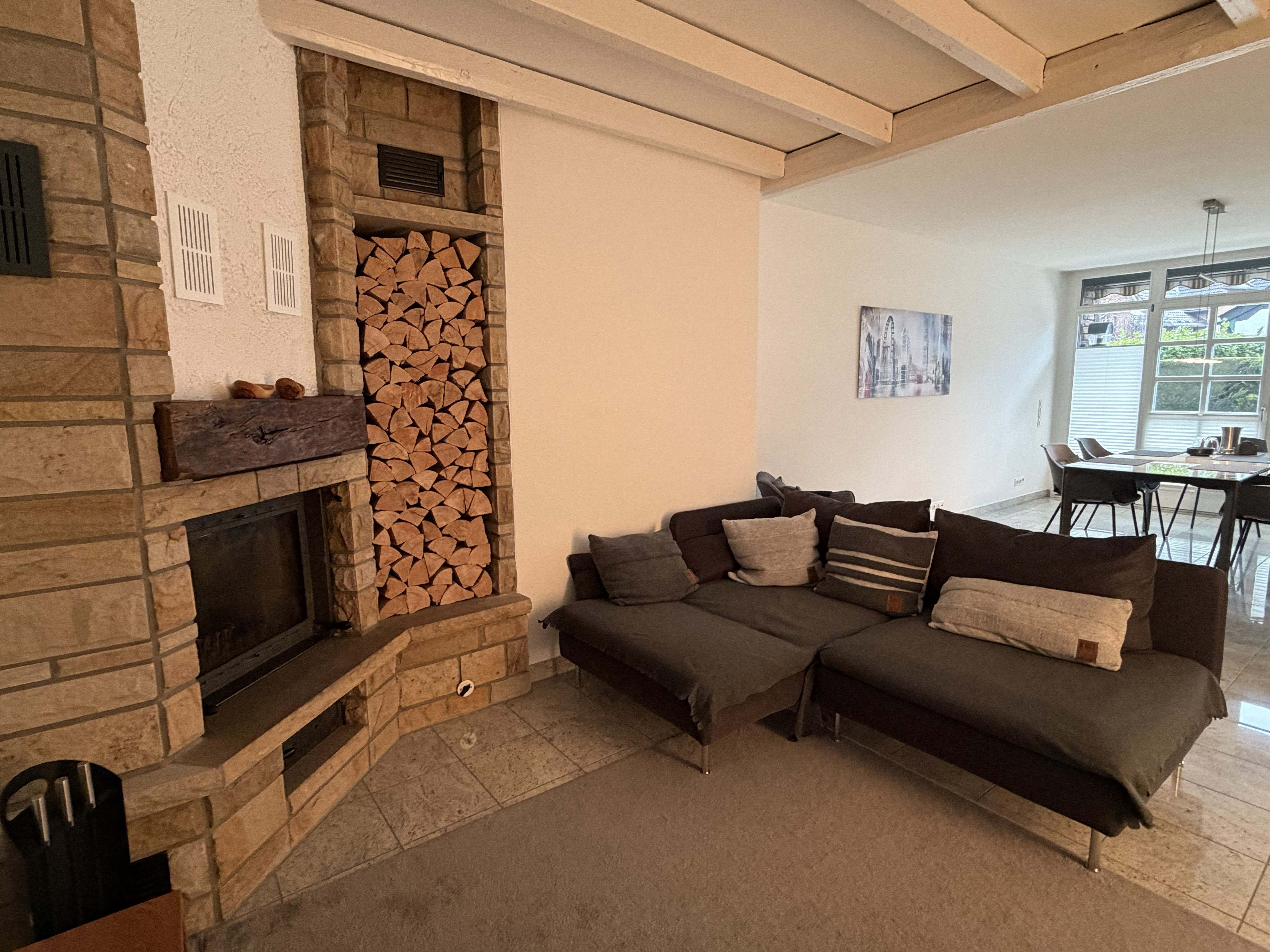 Bright, Modern Semi-Detached Home With Garden - 12