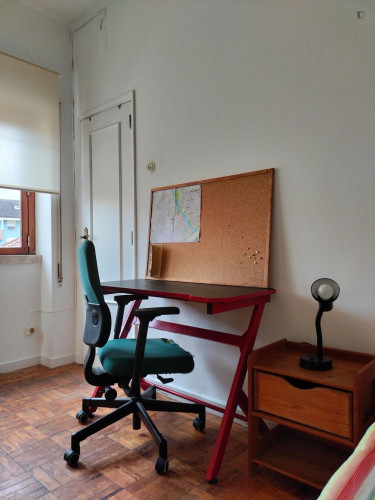 Nice bedroom next to FEUP