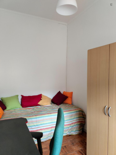 Nice bedroom next to FEUP