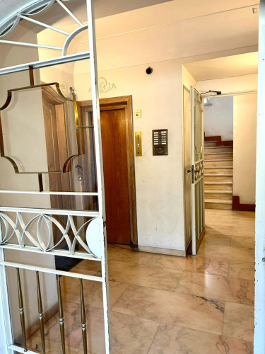 Double bedroom, with private bathroom and balcony, in 3-bedroom apartment