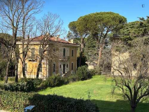 Double bedroom, with private bathroom and balcony, in 3-bedroom apartment