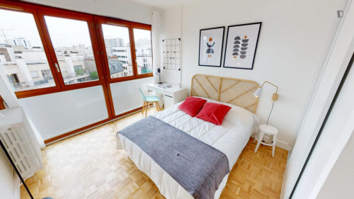 Snug double ensuite bedroom close to Corvisart metro station