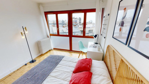 Snug double ensuite bedroom close to Corvisart metro station