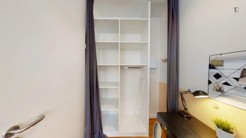 Modern en-suite bedroom near Basilique Saint-Sernin