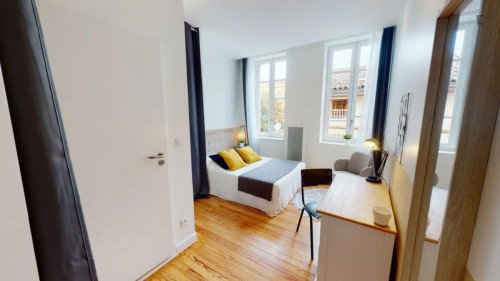 Neat double ensuite bedroom near Jeanne d'Arc metro station