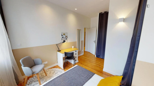 Neat double ensuite bedroom near Jeanne d'Arc metro station