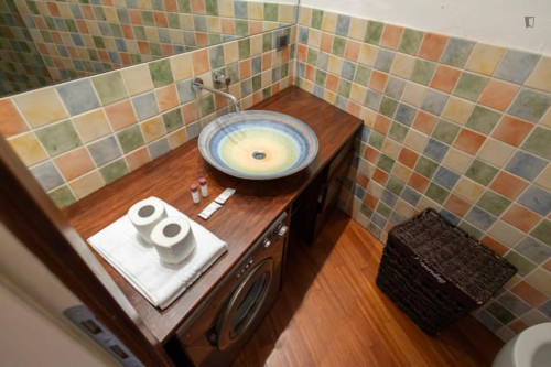 Colourful 1-bedroom lofted flat in Zona Padova