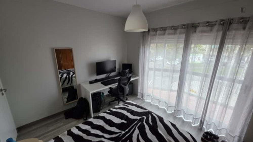 Captivating Double Bedroom with a balcony close to University of Aveiro