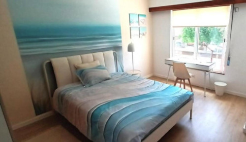 LOMB2X2 - Lovely bedroom next to NOVA SBE