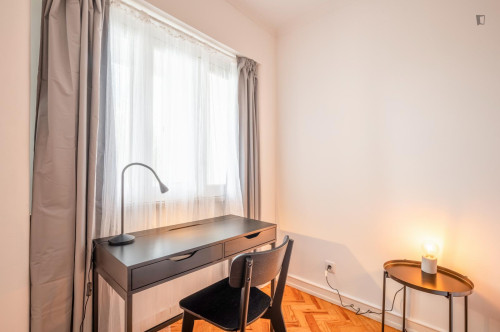 Welcoming double bedroom near Instituto Superior Técnico
