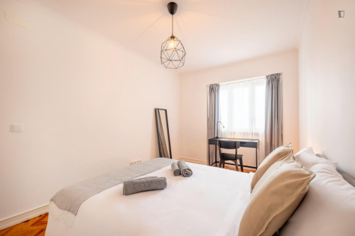 Welcoming double bedroom near Instituto Superior Técnico