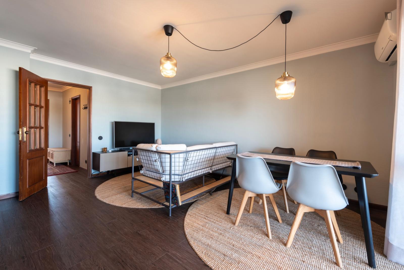 Bright 1 Bedroom Apartment Near Vila Nova De Gaia Train Station - 1