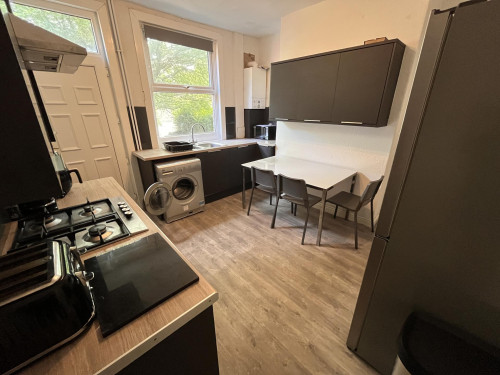 8-trelawn-terrace-leeds-105529894020251113082544AM