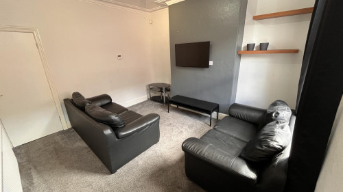 8-trelawn-terrace-leeds-185128694520251113082543AM