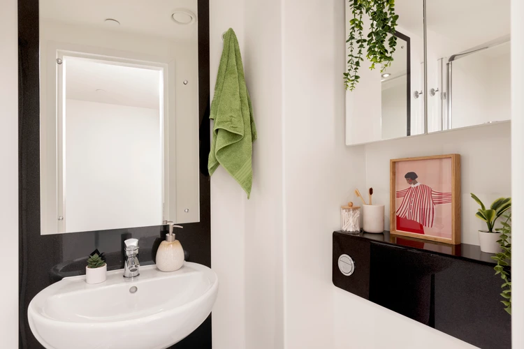 Large Highest Double En-Suite - Hawthorne House - Gallery - 3