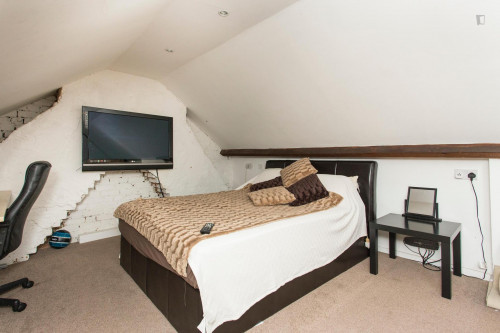 Superb triple bedroom located in green Barkingside - Gallery - 9