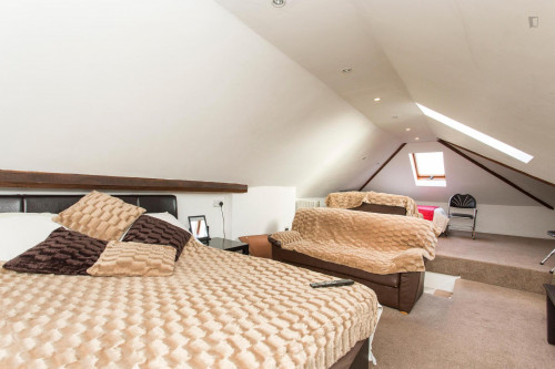 Superb triple bedroom located in green Barkingside