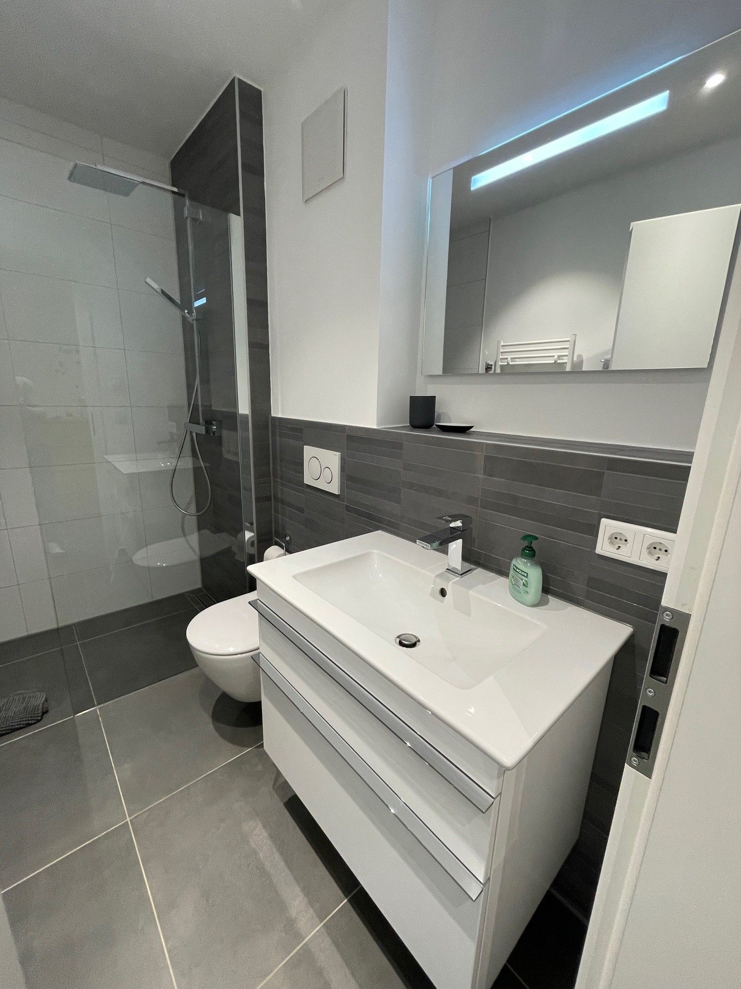 Amazing & Wonderful Flat In Nürnberg - 6
