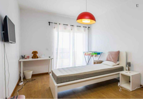 Irresistible Single Bedroom with a balcony close to Leiria Polytechnic Institute