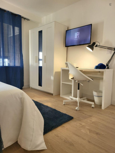 Alluring double bedroom in Carolines Baixes