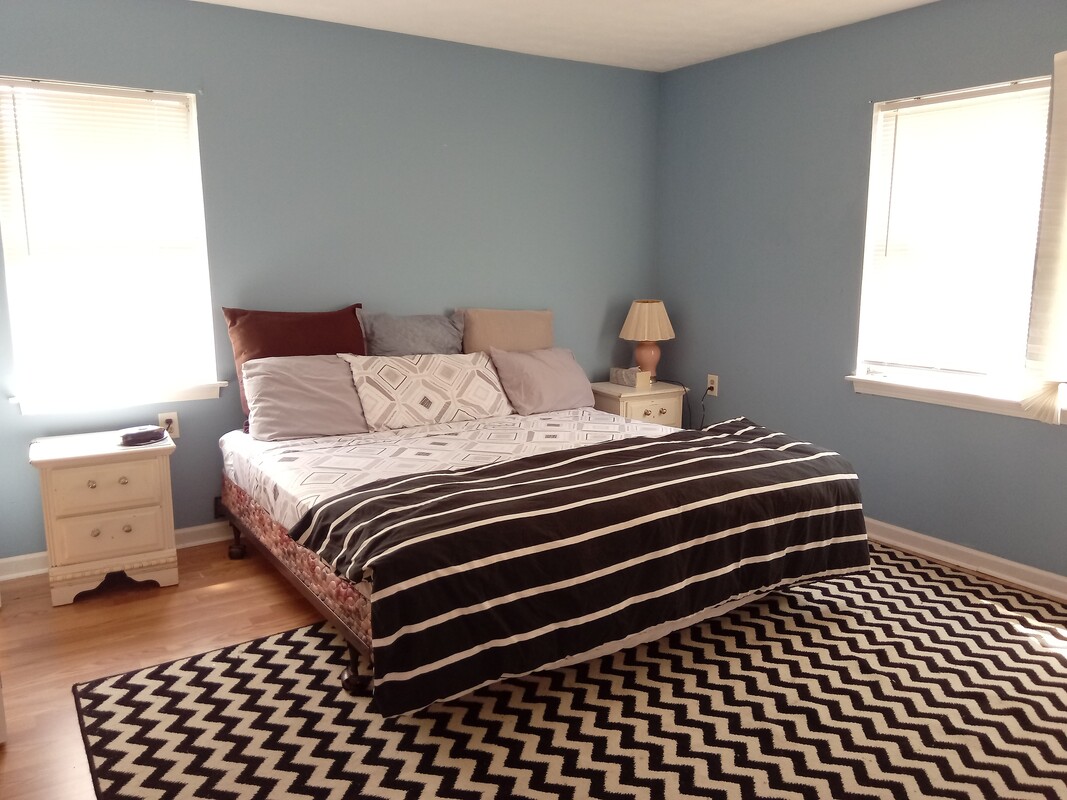  Large Bedroom/Upstairs Front(Full Room)  -  Close to everything  - Gallery -  1