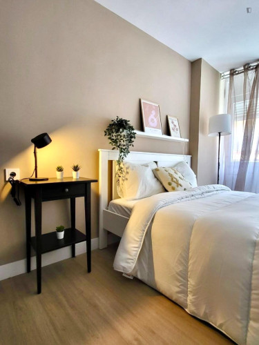 Neat single bedroom in Sant Blai