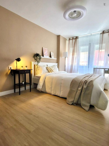Neat single bedroom in Sant Blai