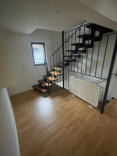 Renovated 4-room apartment with kitchen, bathroom, 8 beds and roof terrace – ideal for employee accommodation - Gallery - 2