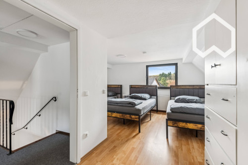 Renovated 4-room apartment with kitchen, bathroom, 8 beds and roof terrace – ideal for employee accommodation - Gallery - 8