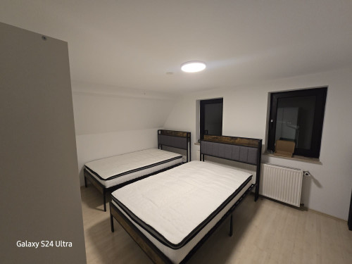 Renovated 4-room apartment with kitchen, bathroom, 8 beds and roof terrace – ideal for employee accommodation