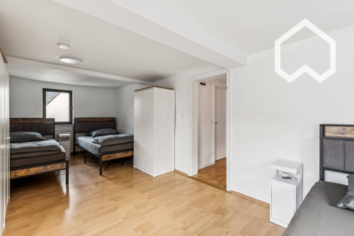 Renovated 4-room apartment with kitchen, bathroom, 8 beds and roof terrace – ideal for employee accommodation - Gallery - 11