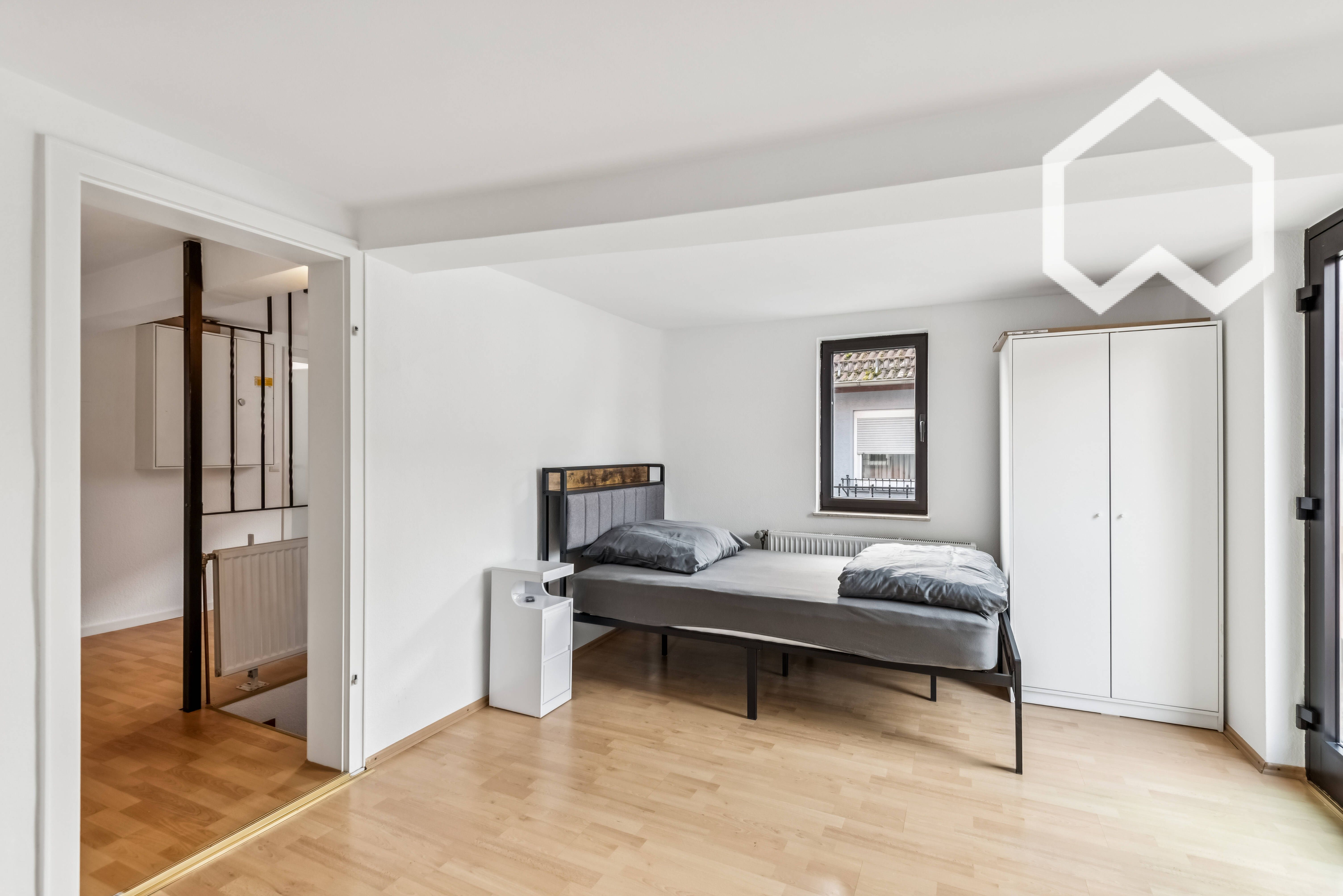 Renovated 4-Room Apartment With Kitchen, Bathroom, 8 Beds And Roof Terrace – Ideal For Employee Acco - 9
