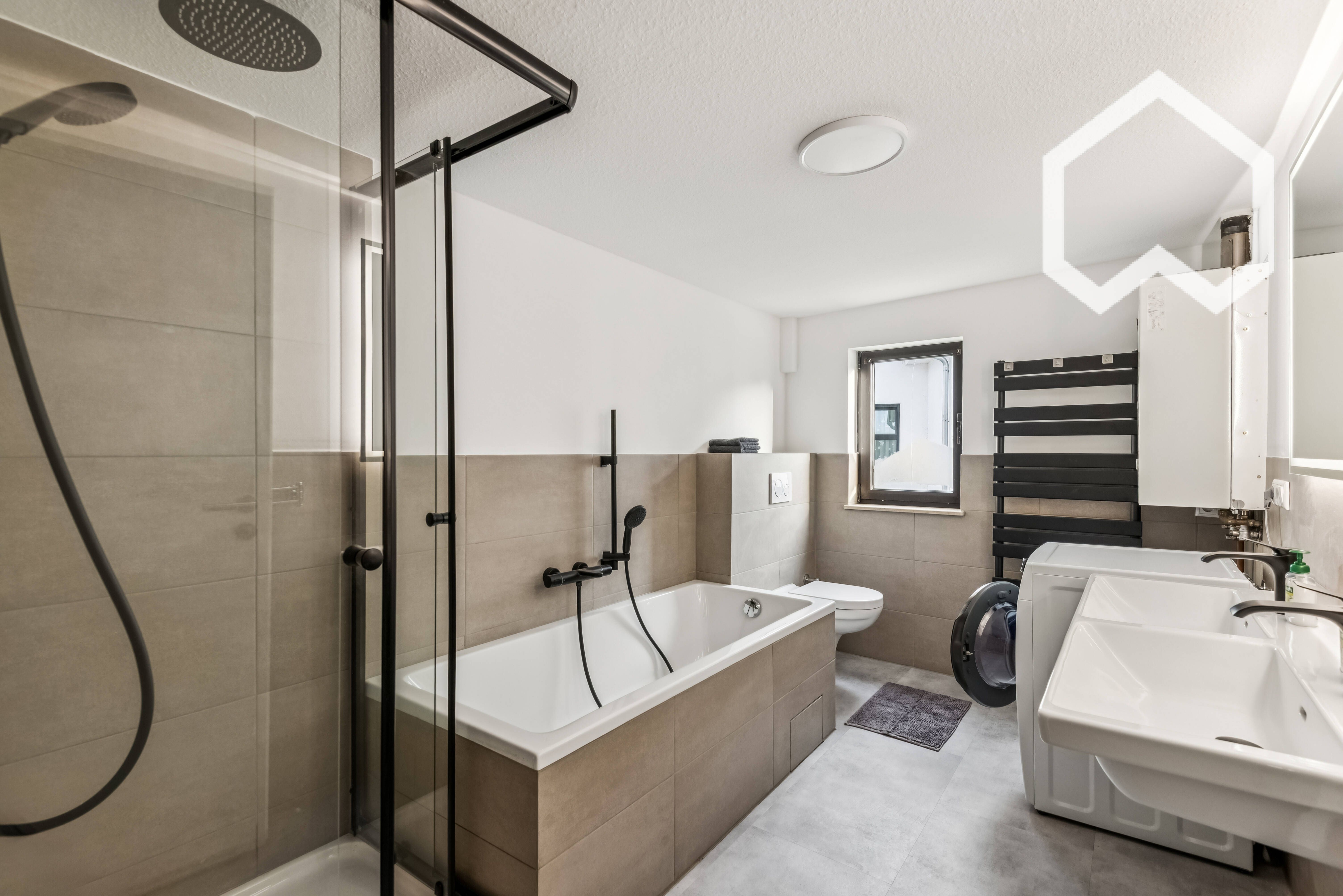 Renovated 4-Room Apartment With Kitchen, Bathroom, 8 Beds And Roof Terrace – Ideal For Employee Acco - 3