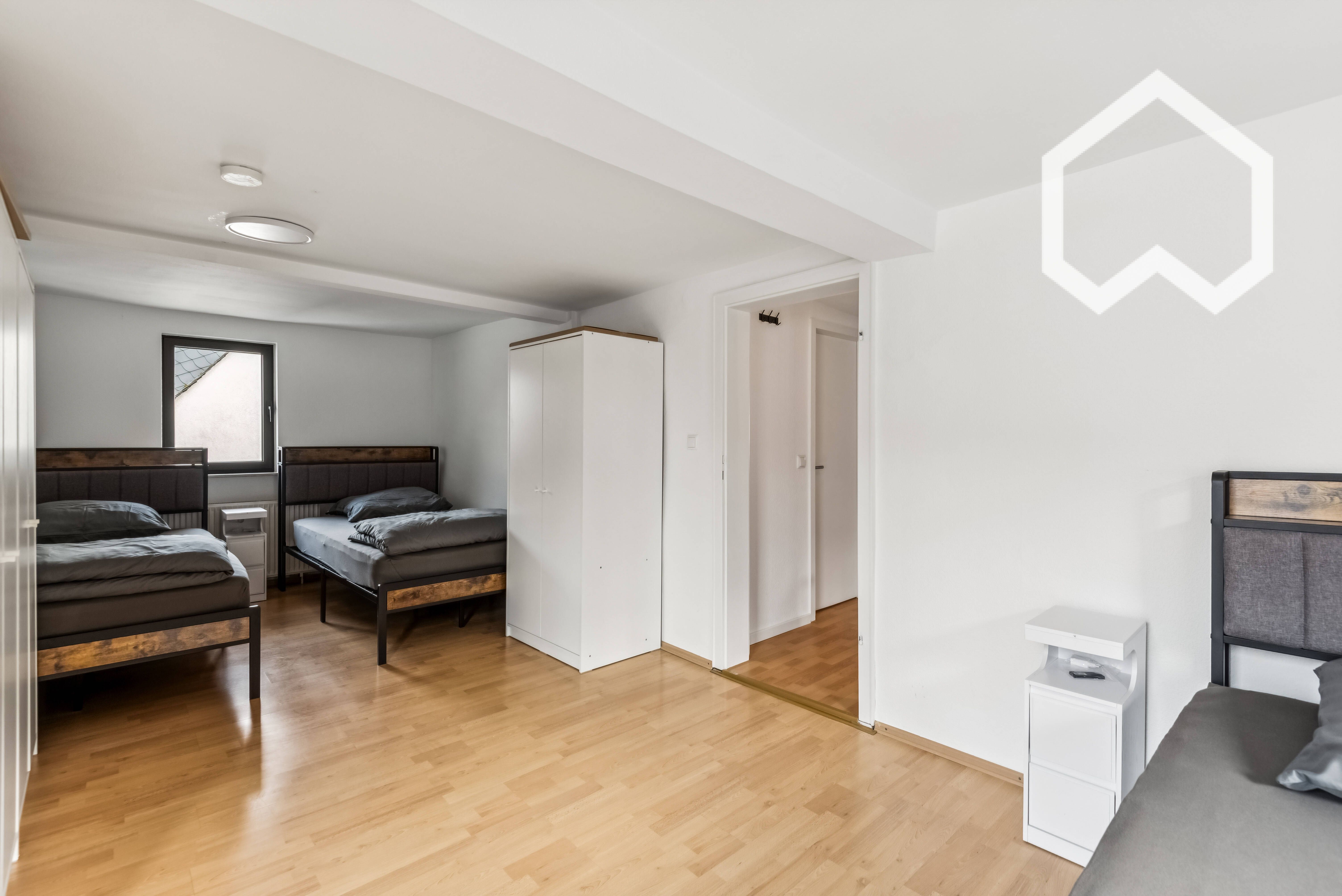 Renovated 4-Room Apartment With Kitchen, Bathroom, 8 Beds And Roof Terrace – Ideal For Employee Acco - 8