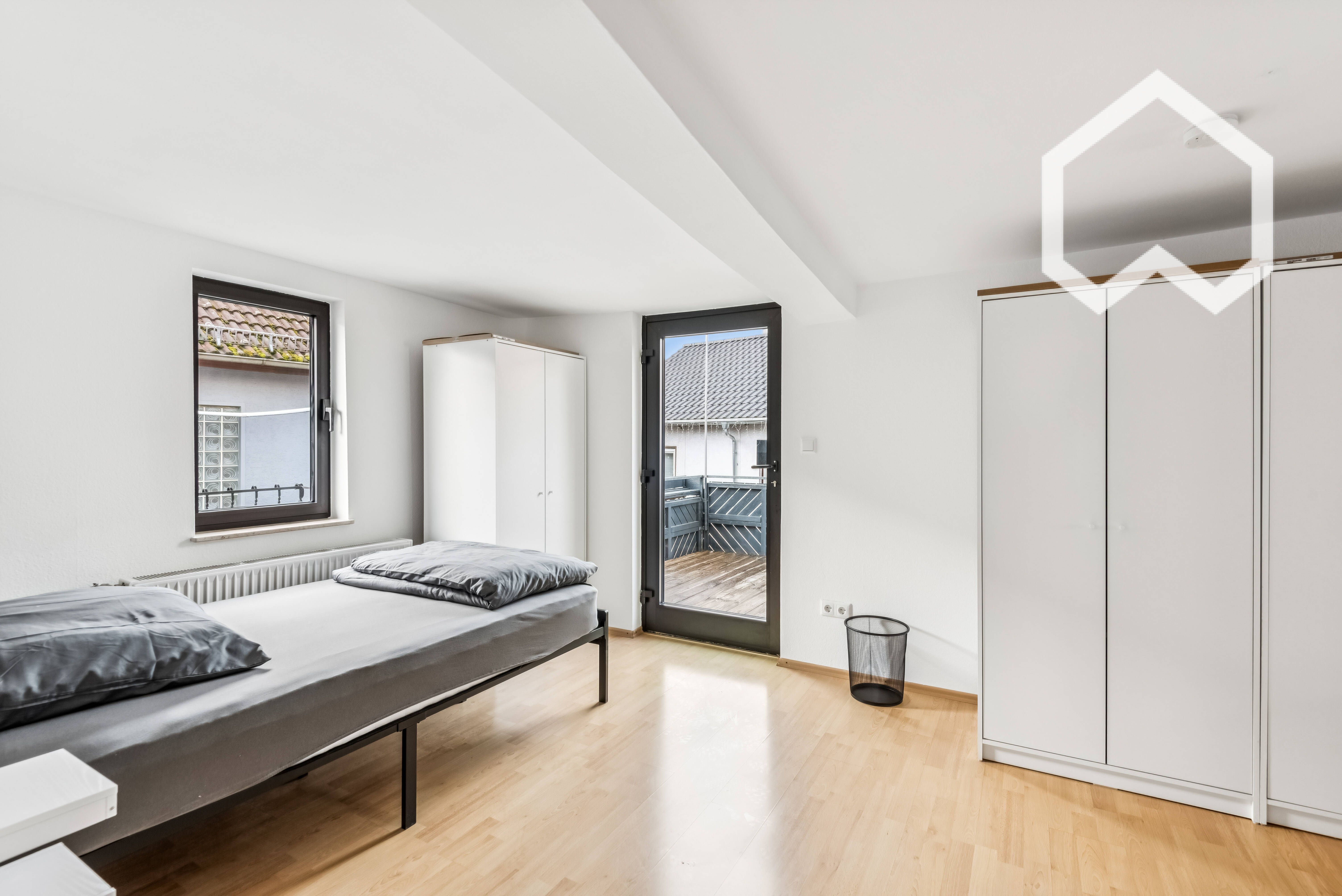 Renovated 4-Room Apartment With Kitchen, Bathroom, 8 Beds And Roof Terrace – Ideal For Employee Acco - 10